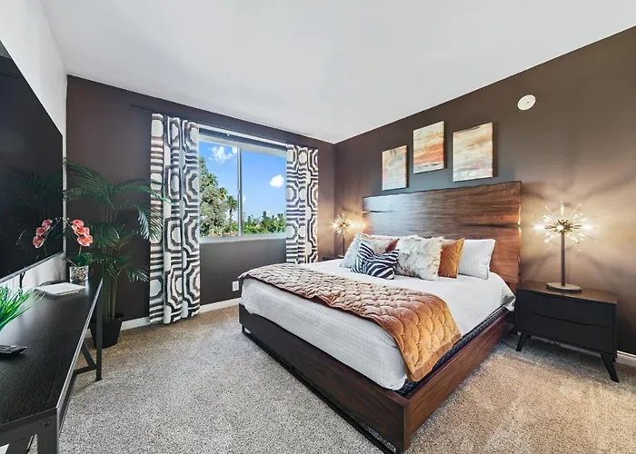 Beverly Hills 2 Bed 2 Bath Penthouse With Den And Parking 414 Los Angeles